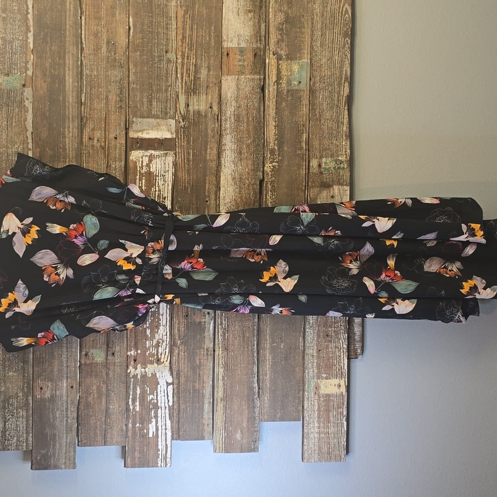 NWT City Chic Floral Wrap Dress, Black floral Size L 20 Hi/Lo Hem - Picture 2 of 5